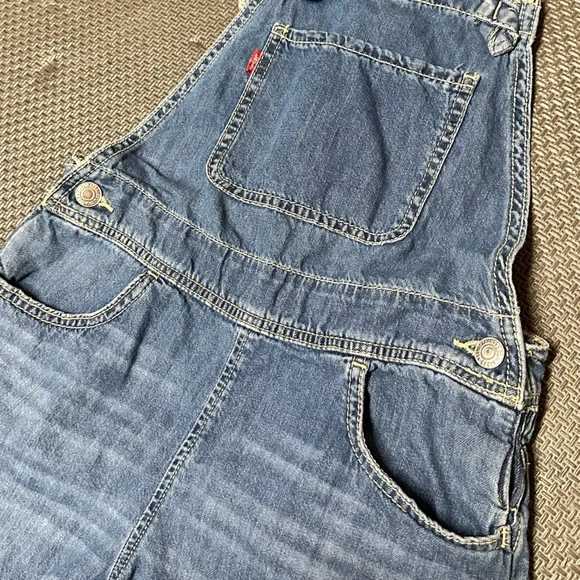 Levi’s Youth Denim Shortalls - Picture 5 of 6